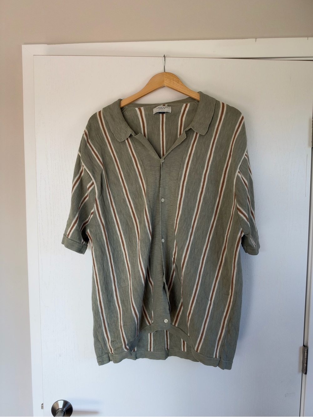 American Eagle Men’s Olive Green Striped Button-Up Shirt